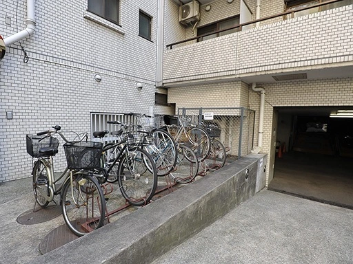 藤和ハイタウン新宿の駐輪場
