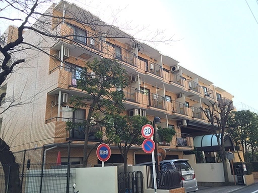 ライオンズマンション新宿原町の外観