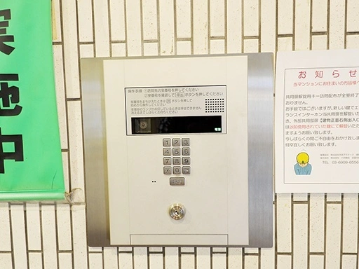 ライオンズマンション新宿５丁目のエントランス