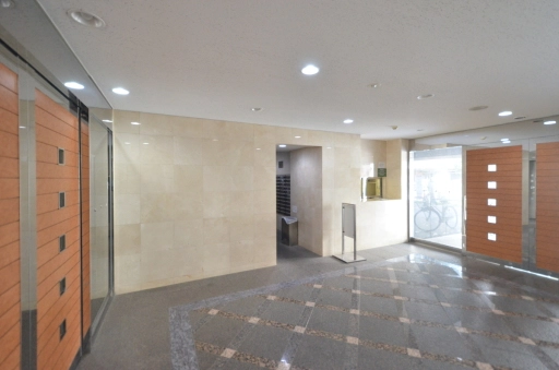 パレステュディオ新宿パークサイドのエントランス