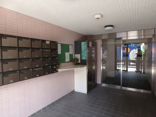 レジェンド椎名町のエントランス