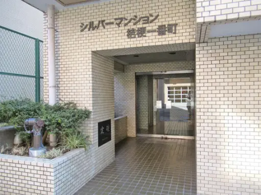シルバーマンション桔梗一番町のエントランス