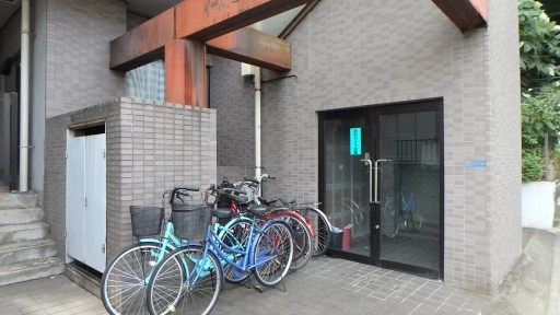 イーストコア東十条のエントランス