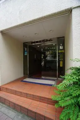 神田永谷マンションのエントランス