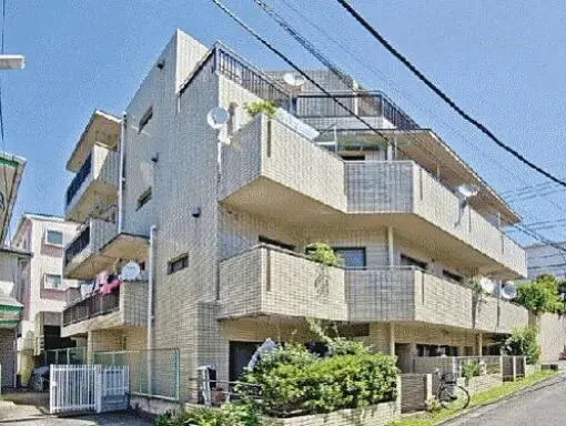 ラミアール都立大の外観