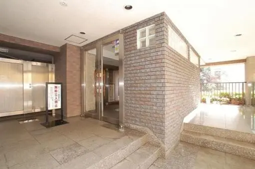 ステージファースト目白のエントランス