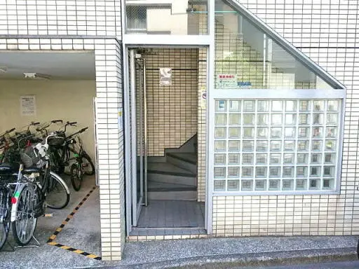 ジェミニ大森本町のエントランス