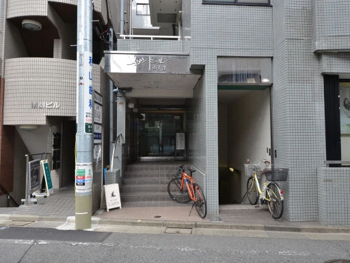 メゾンドール西荻窪のエントランス