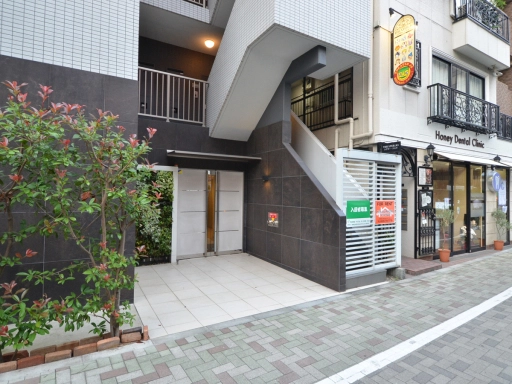 ジェノヴィア西新宿グリーンウォールの外観