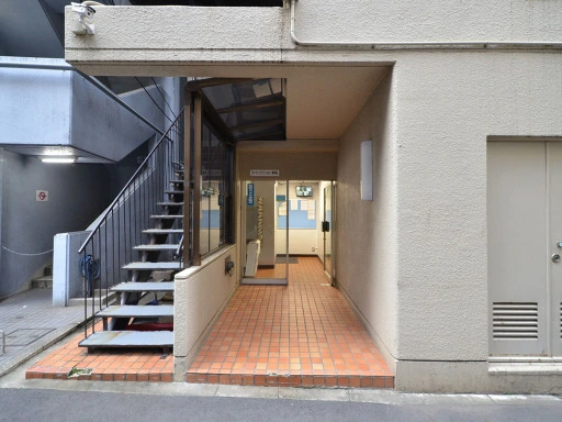 ライオンズマンション東神田のエントランス