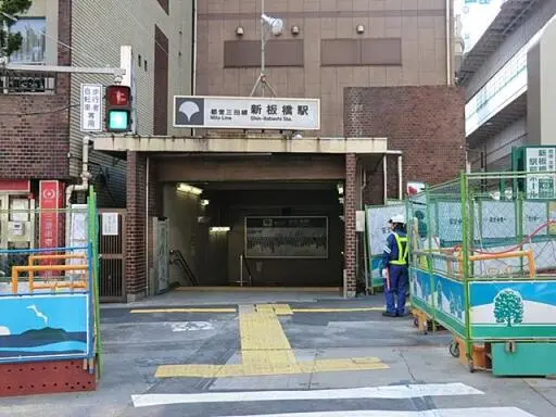 駅前 シャロン新板橋の駅前