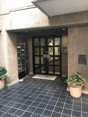 氷川アネックス２号館のエントランス