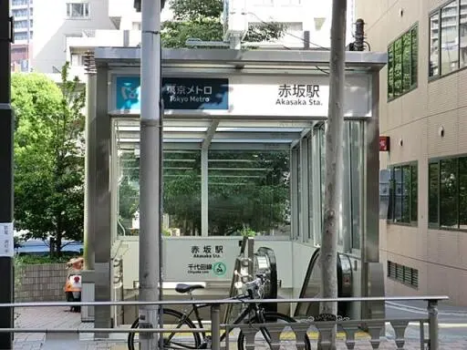 氷川アネックス２号館の駅前