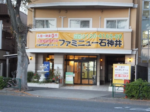 エントランス ファミニュ―石神井のエントランス