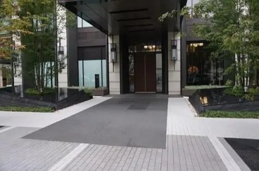 ＧＬＯＢＡＬ　ＦＲＯＮＴ　ＴＯＷＥＲのエントランス