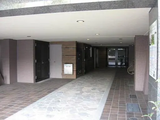 スカイコート茗荷谷壱番館のエントランス