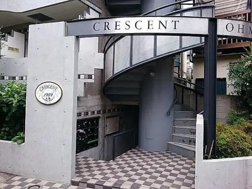 クレッセント大森のエントランス