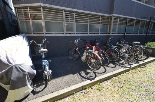 トーシンフェニックス高田馬場弐番館の駐輪場