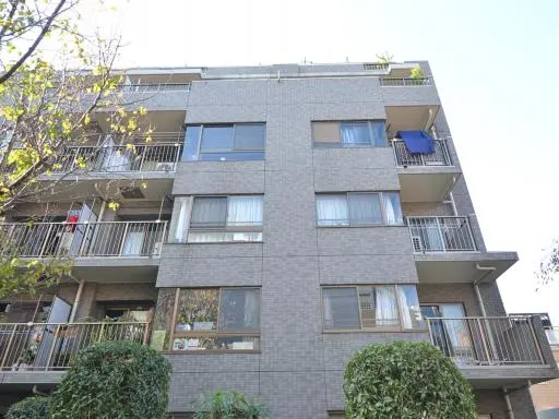 メゾンエクレーレ新宿西戸山の外観