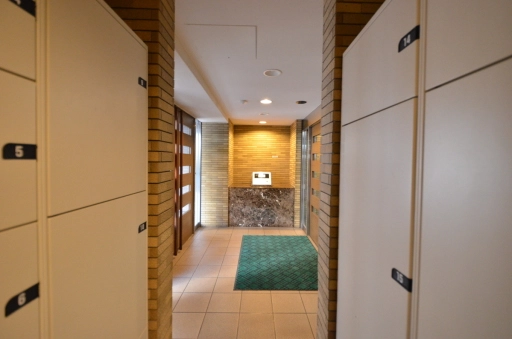 メゾンエクレーレ新宿西戸山のエントランス