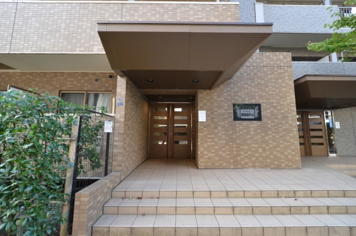 メゾンエクレーレ新宿西戸山のエントランス