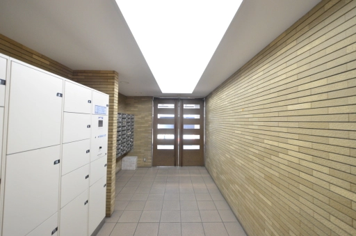 メゾンエクレーレ新宿西戸山のエントランス