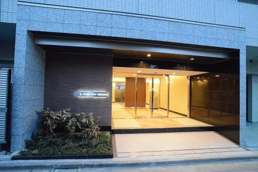 ステージファースト新宿西落合のエントランス
