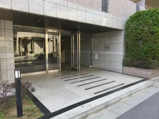 リガーレプレズント氷川台のエントランス