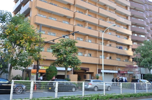 ダイアパレス御苑前の外観