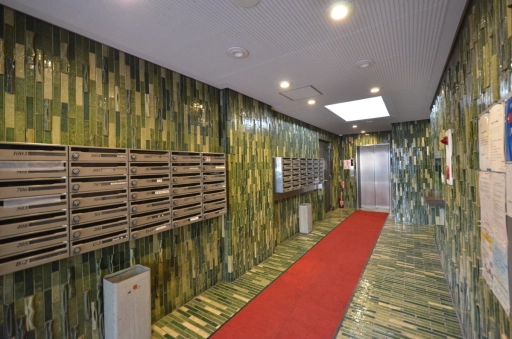 ダイアパレス御苑前のエントランス