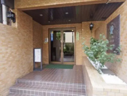 ダイアパレス御苑前のエントランス