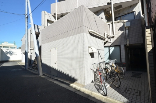 ストーク・ストラーダ雪ヶ谷の駐輪場