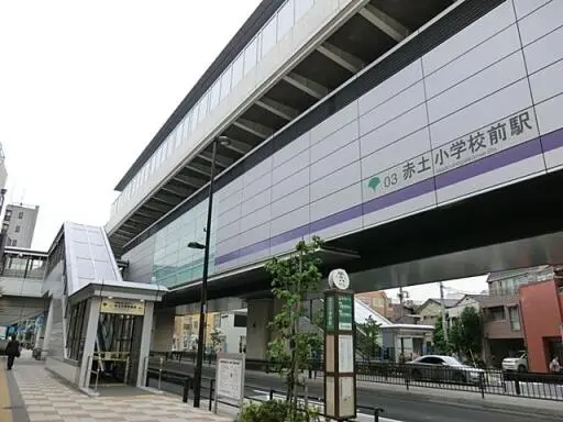 アデニウム田端の駅前