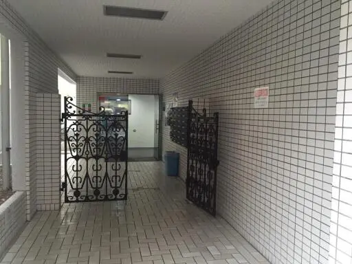 エスカイア池袋のエントランス