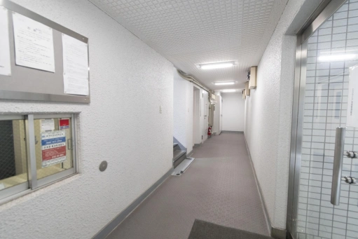 エスカイア池袋の通路