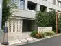 イニシアクラウド渋谷笹塚のエントランス