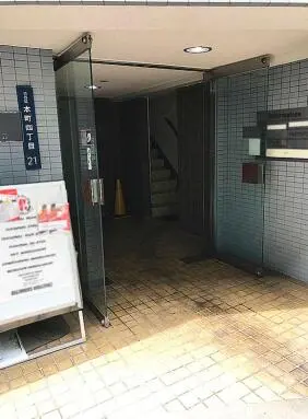 エフビルのエントランス