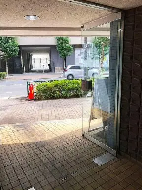 エフビルのエントランス