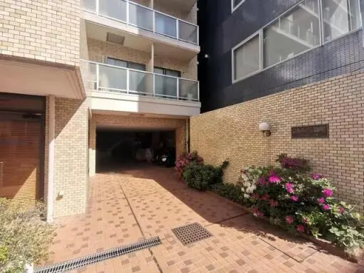 エルハイム麹町のエントランス