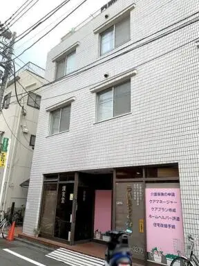 エントランス シンエイ赤羽マンションのエントランス