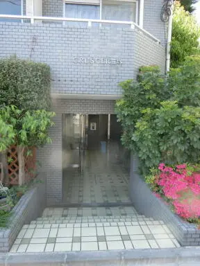 クレセール笹塚のエントランス