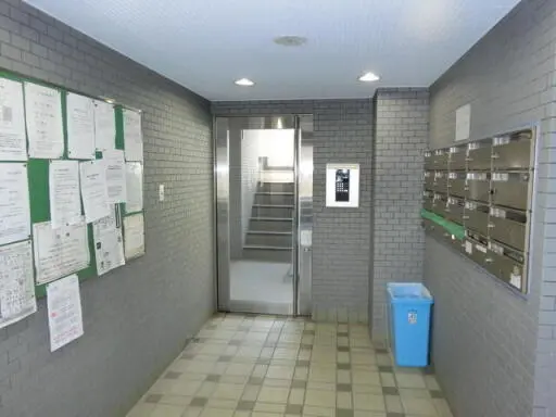 クレセール笹塚のエントランス