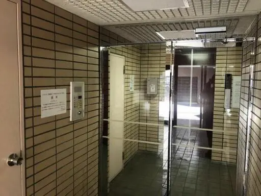 グリーンプラザ西日暮里のエントランス