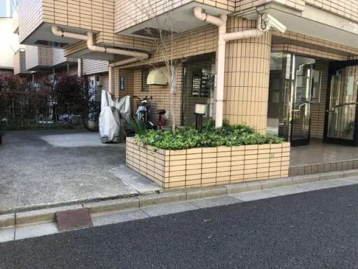 グリーンプラザ西日暮里のエントランス
