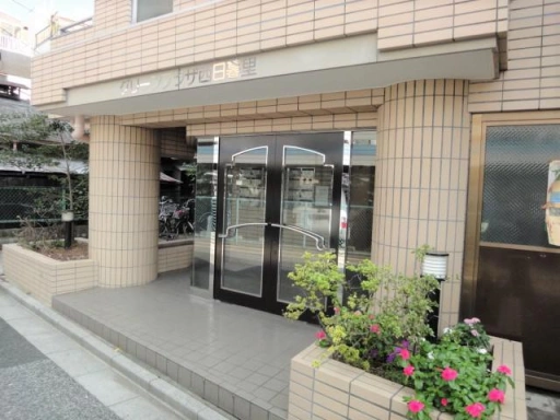 グリーンプラザ西日暮里のエントランス