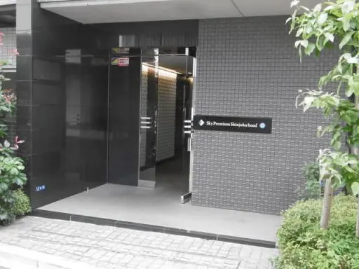 スカイプレミアム新宿ＢＯＮＤのエントランス