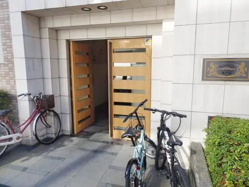 ロイヤルアメニティー西戸山のエントランス