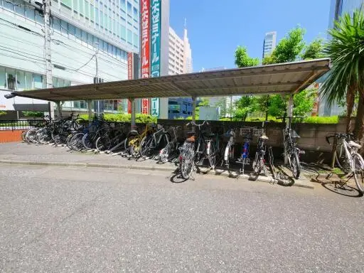 ニューステイトメナーの駐輪場