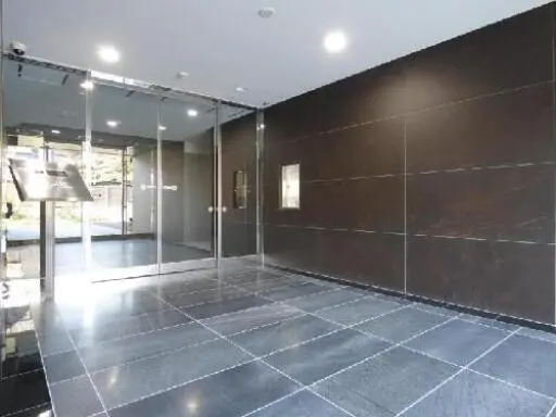 Ｒｉｓｉｎｇ　ｐｌａｃｅ　綾瀬のエントランス