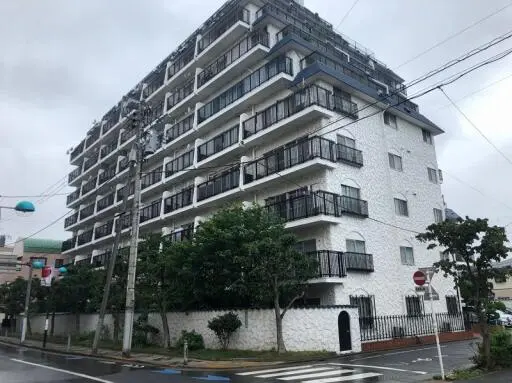 秀和小岩レジデンスの外観